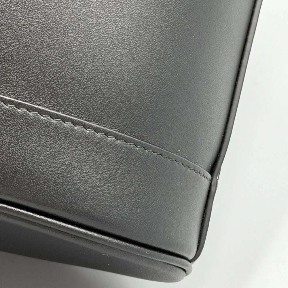 Ferragamo Black Leather Tote with Gold Tag and Pouch - Picture 12 of 14